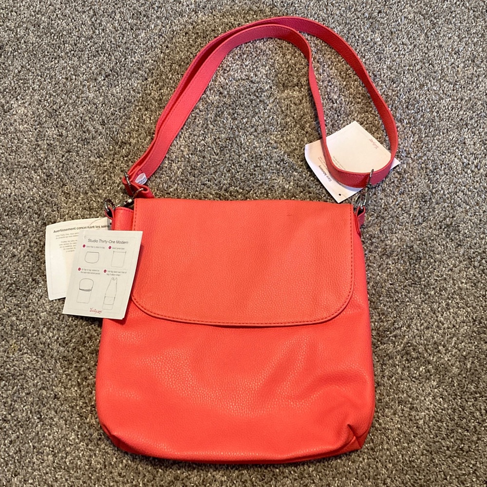 New Thirtyone Stylish coral Shoulder Bag, with adjustable strap